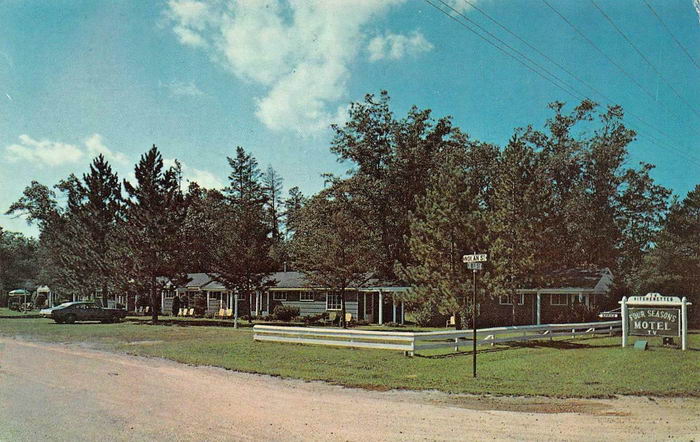 Four Seasons Motel (Northern View Motel) - Old Postcard Photo (newer photo)